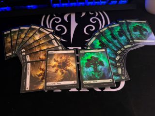 Do you pamper your decks too? 🥹 🇬🇧 I love that moment when I can dress my deck in clean, premium sleeves. But what I enjoy...